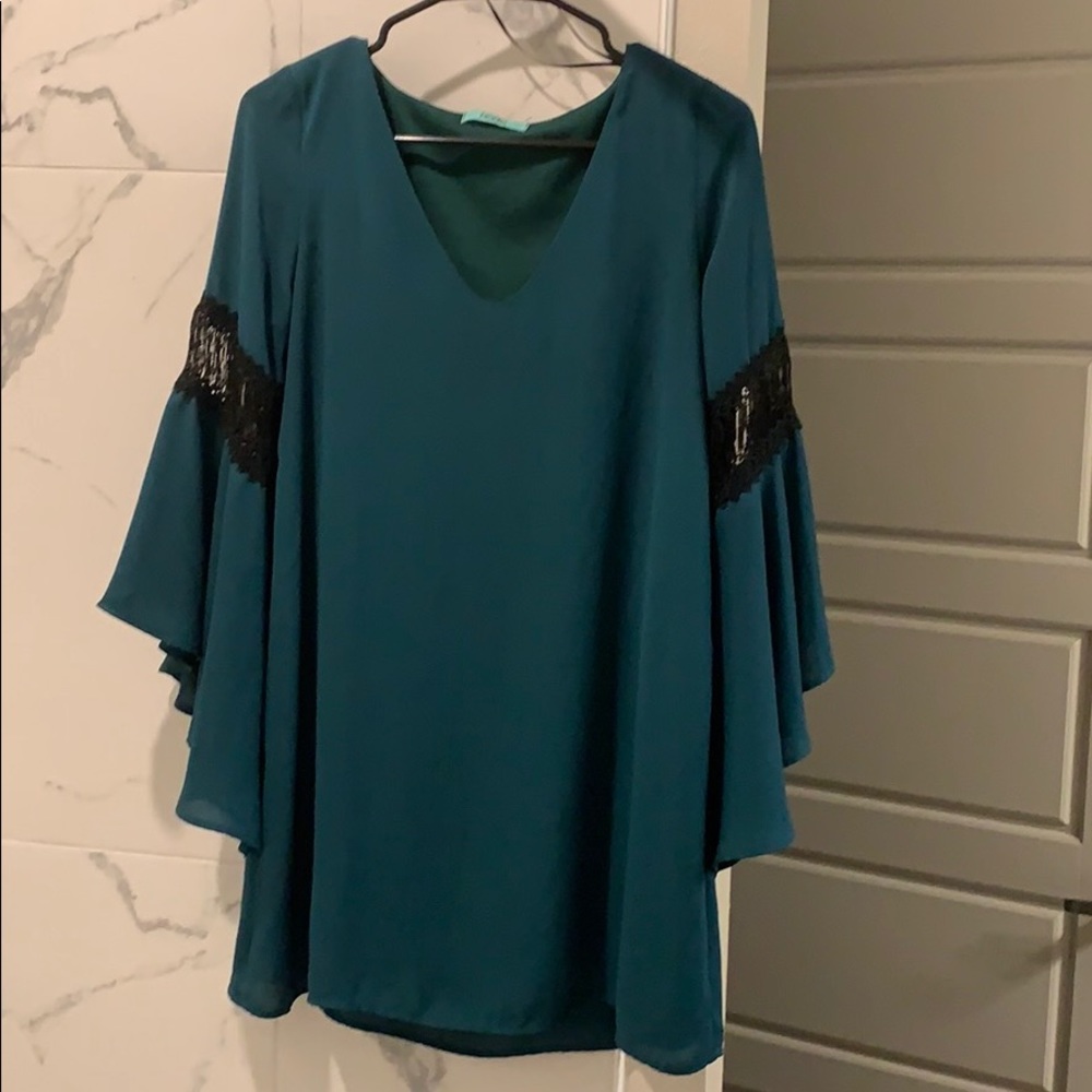 Dress with super cute sleeves!!